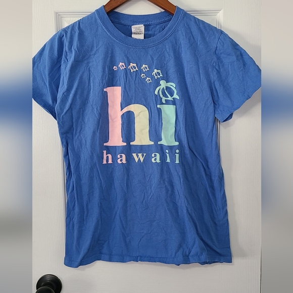 Gildan Tops - Hawaii Tshirt